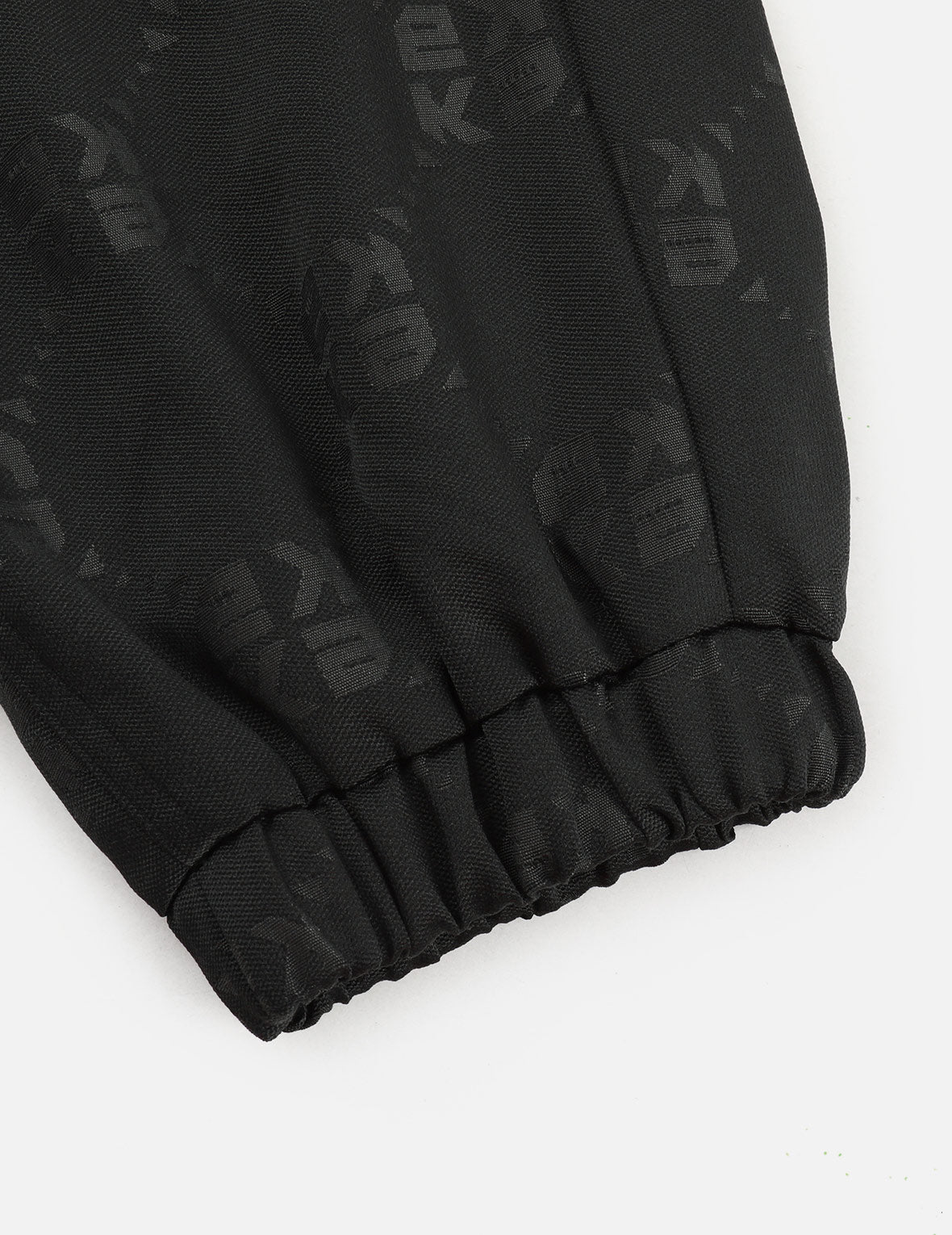 满地标志提花直筒束口裤