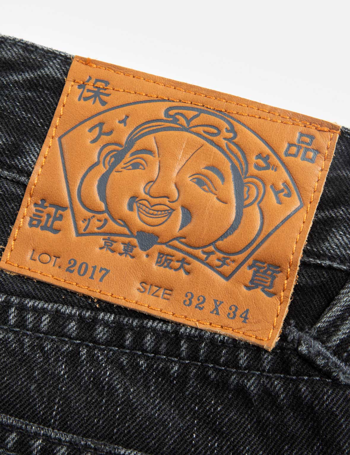 迷彩笔刷大M印花破洞窄脚牛仔裤 #2017