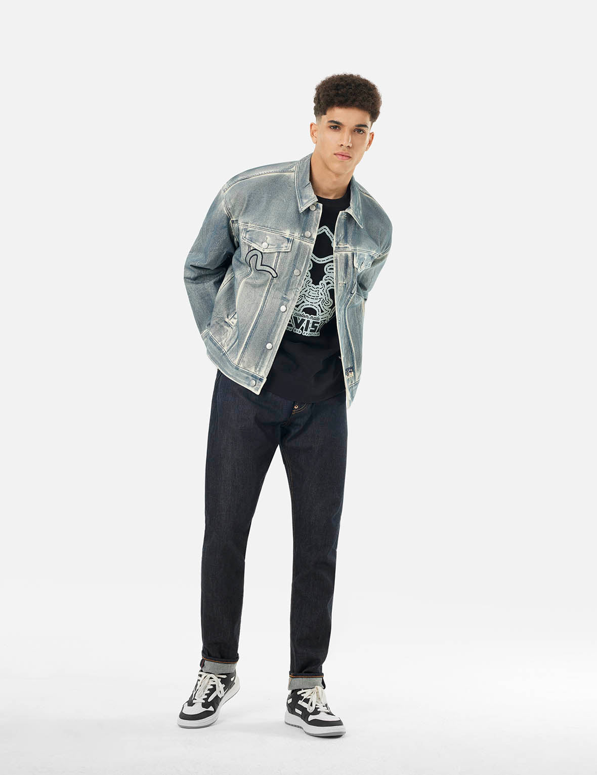 Kamon and Seagull Appliqué with Rubbing Print Fashion Fit Denim Jacket