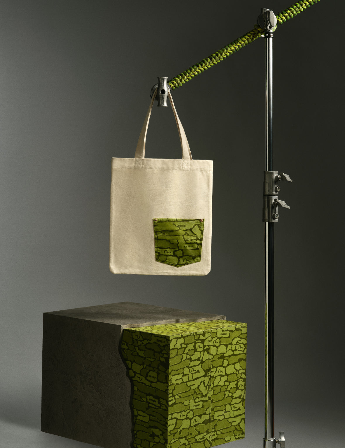 石垣迷彩大M嵌条常规版型牛仔短裤