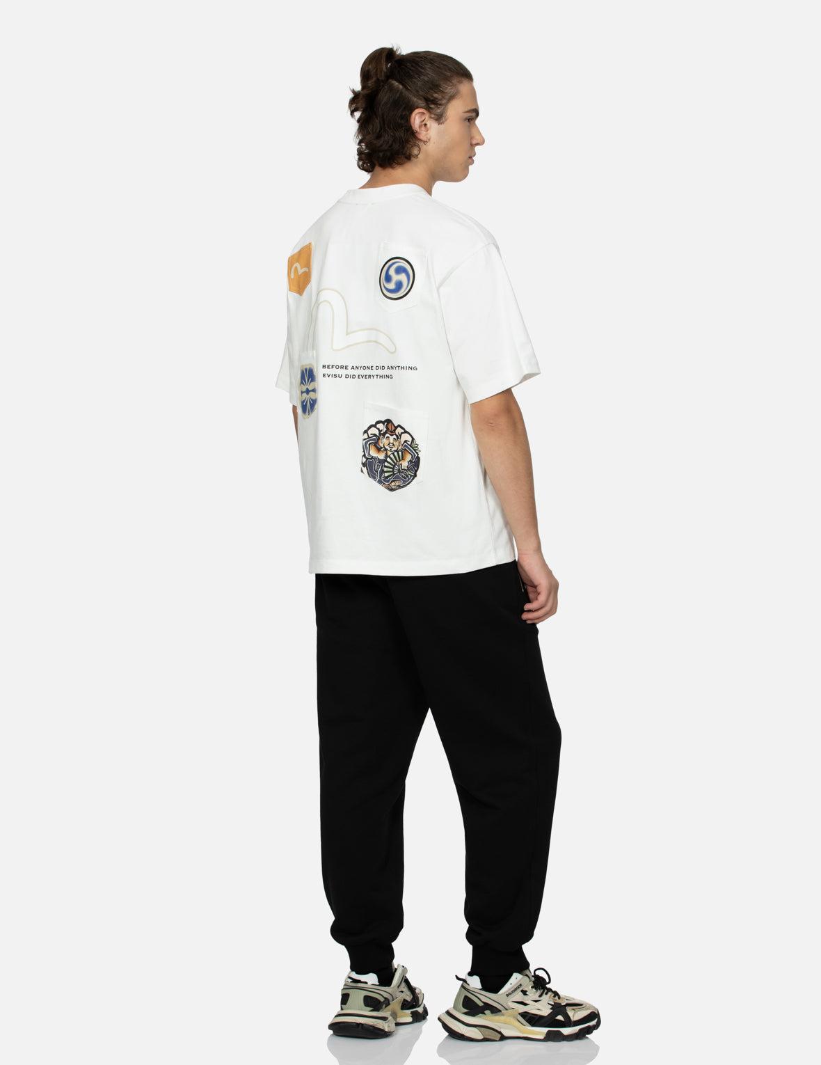 多重印花和多重口袋宽版休闲T恤