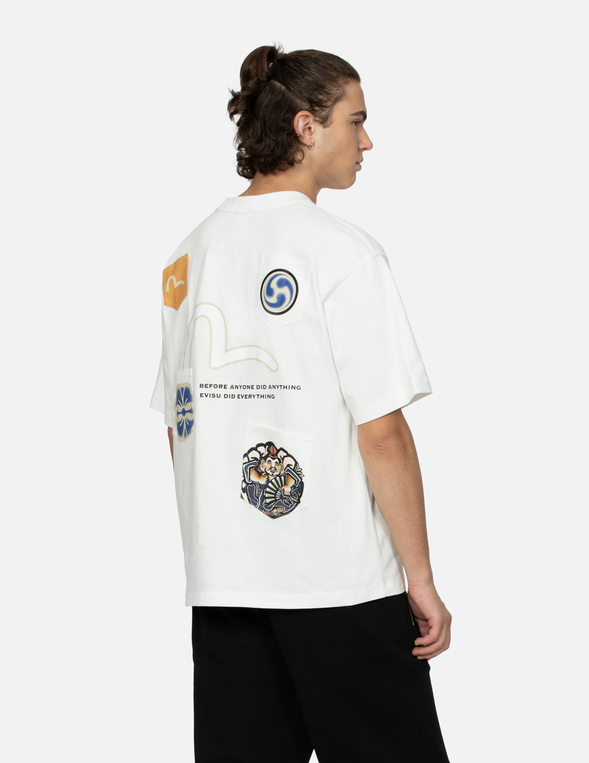 多重印花和多重口袋宽版休闲T恤