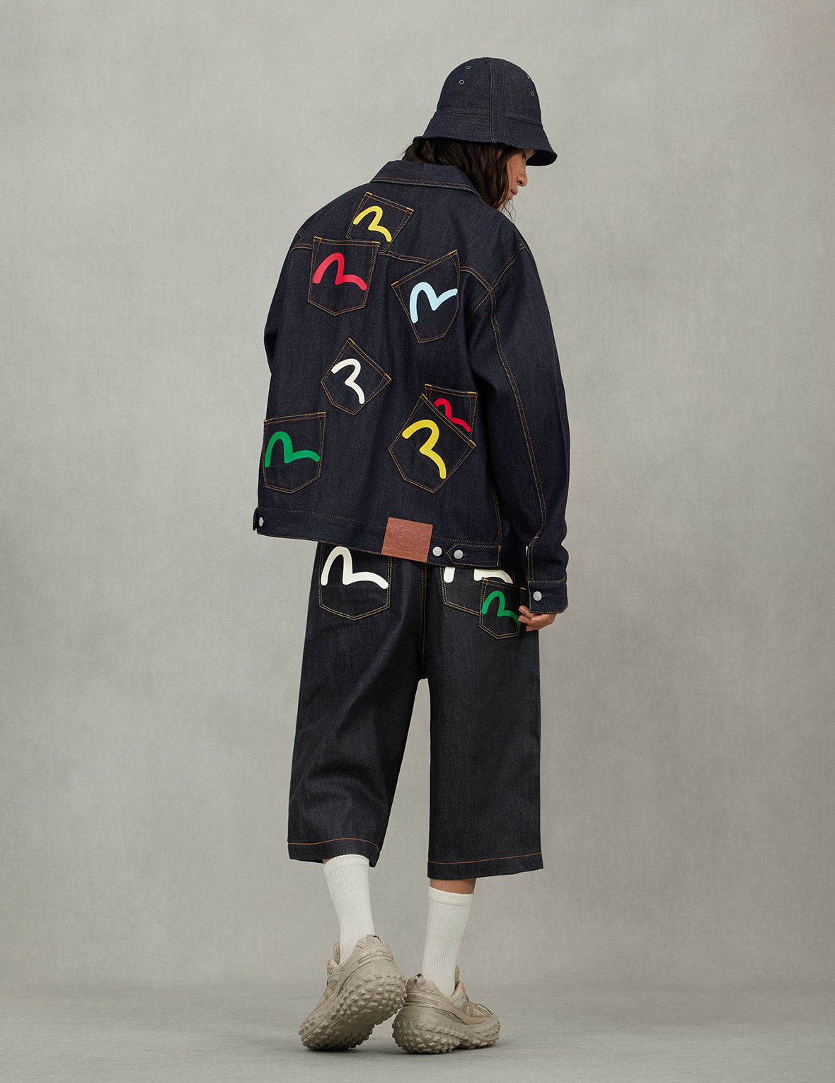 海鸥印花和多口袋时尚版型牛仔短裤