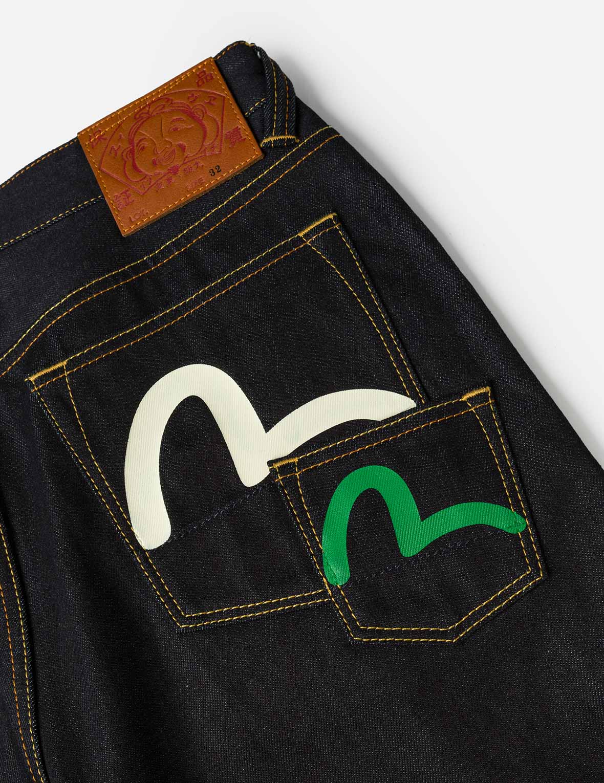 海鸥印花和多口袋时尚版型牛仔短裤