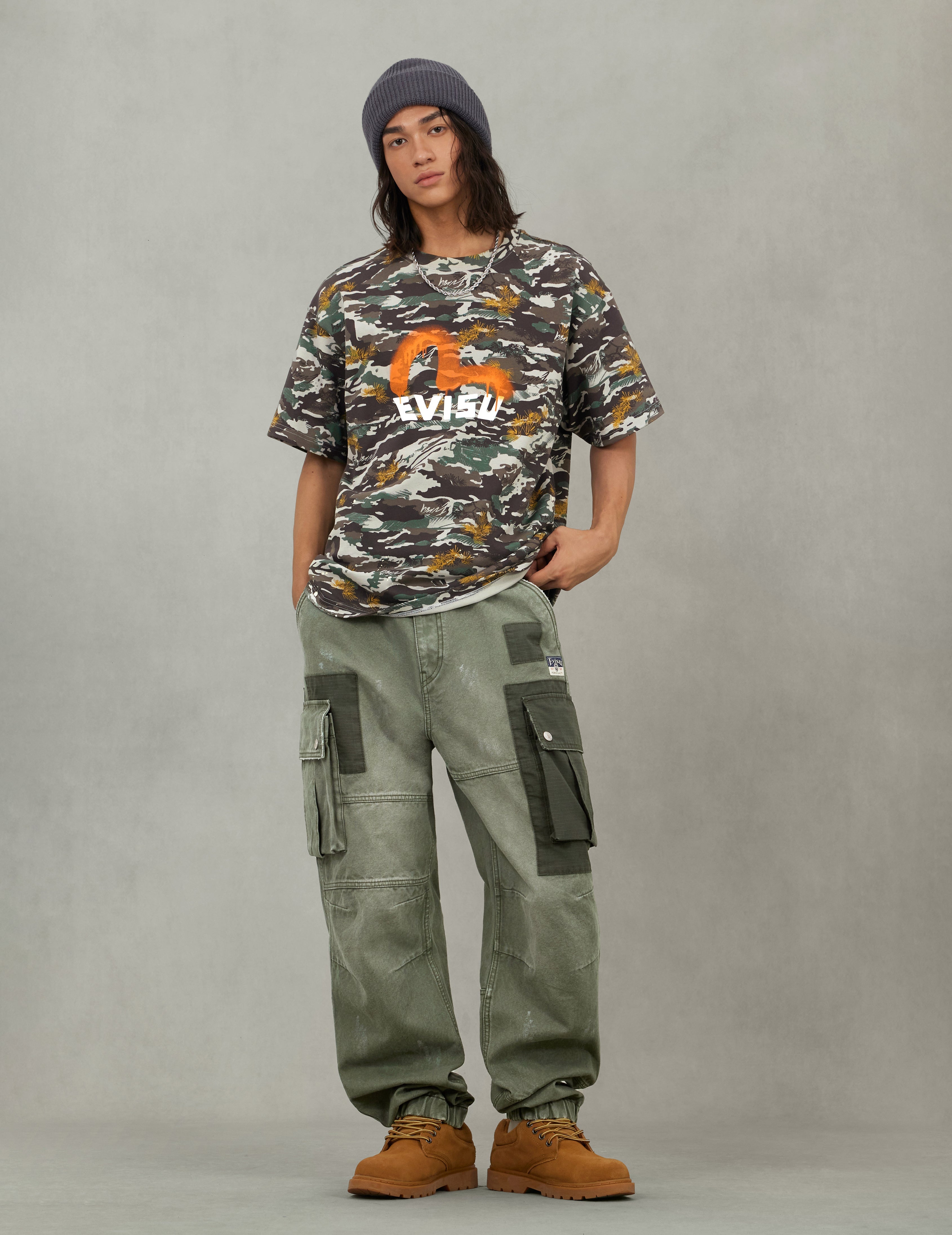 Graffiti-Style Seagull and Logo Print Relax Fit T-Shirt