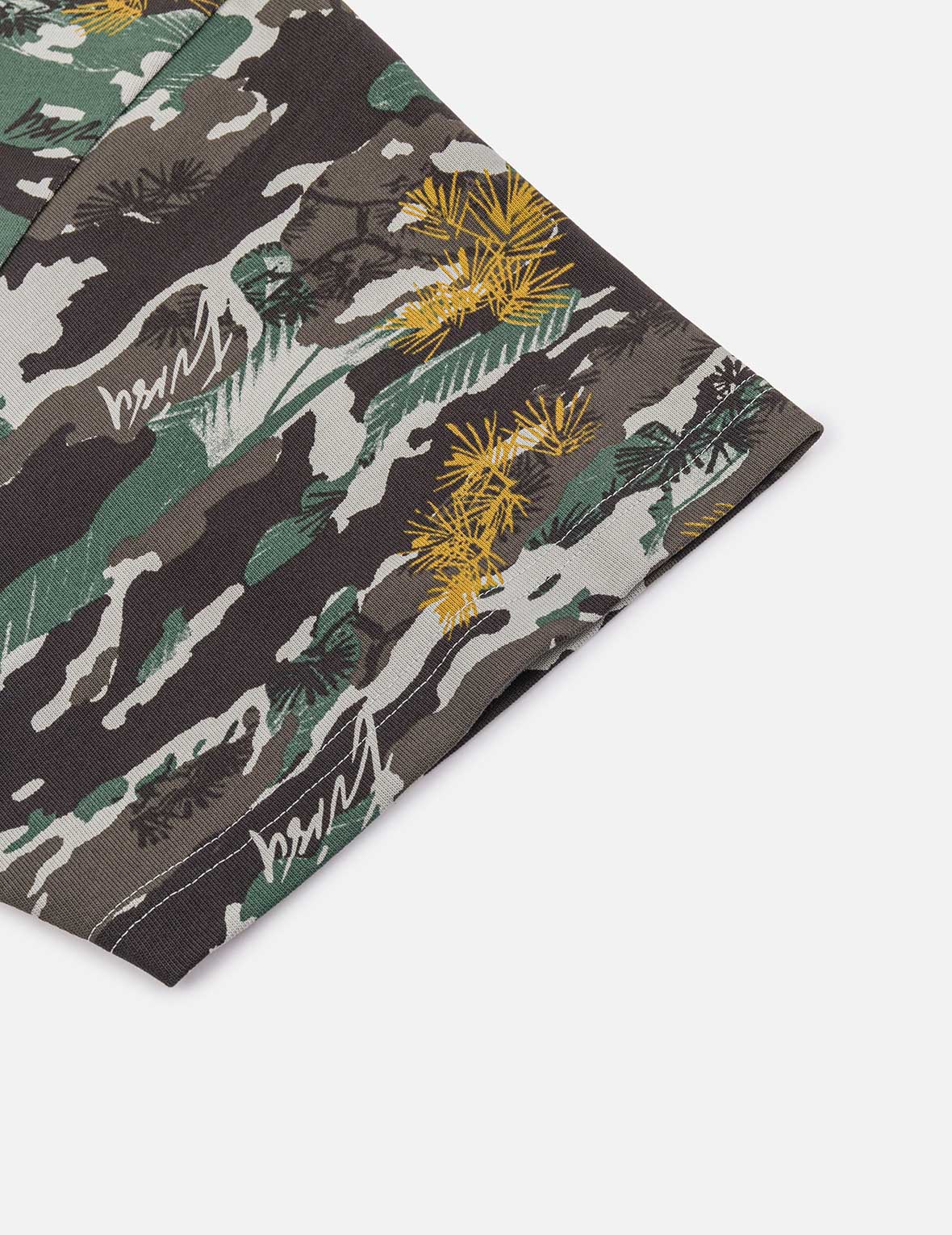 Graffiti-Style Seagull and Logo Print Relax Fit T-Shirt