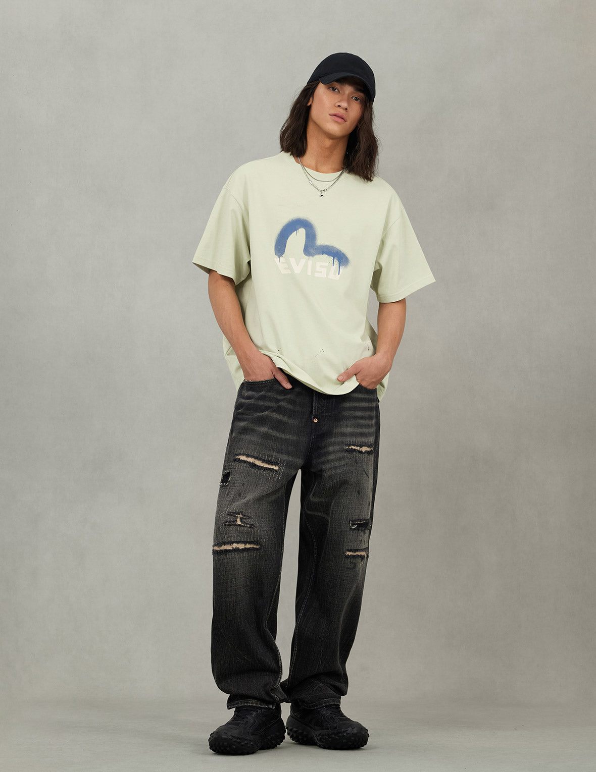 Graffiti-Style Seagull and Logo Print Relax Fit T-Shirt