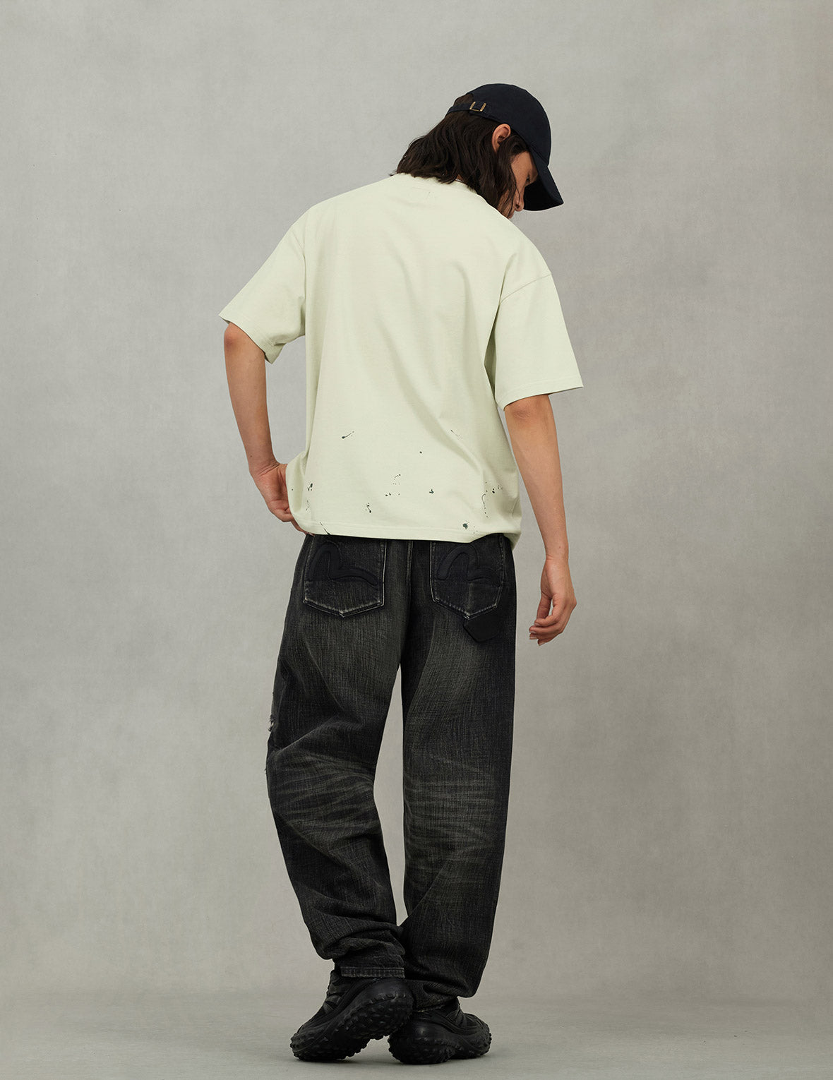 Graffiti-Style Seagull and Logo Print Relax Fit T-Shirt