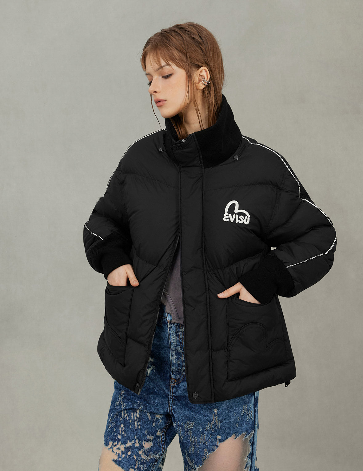 Seagull and Logo Embroidery Fashion Fit Down Jacket with Detachable Hood