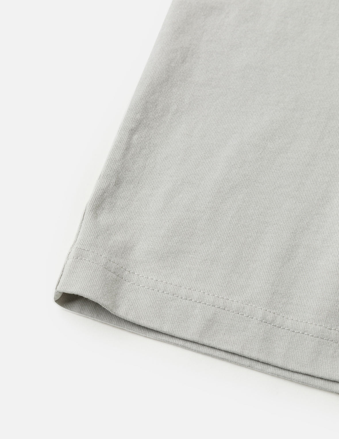 Alligator vs Seagull Outlined Embroidery T-shirt