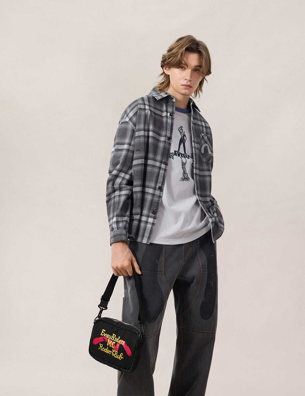 EVISU复古重洗水大M斜挎包