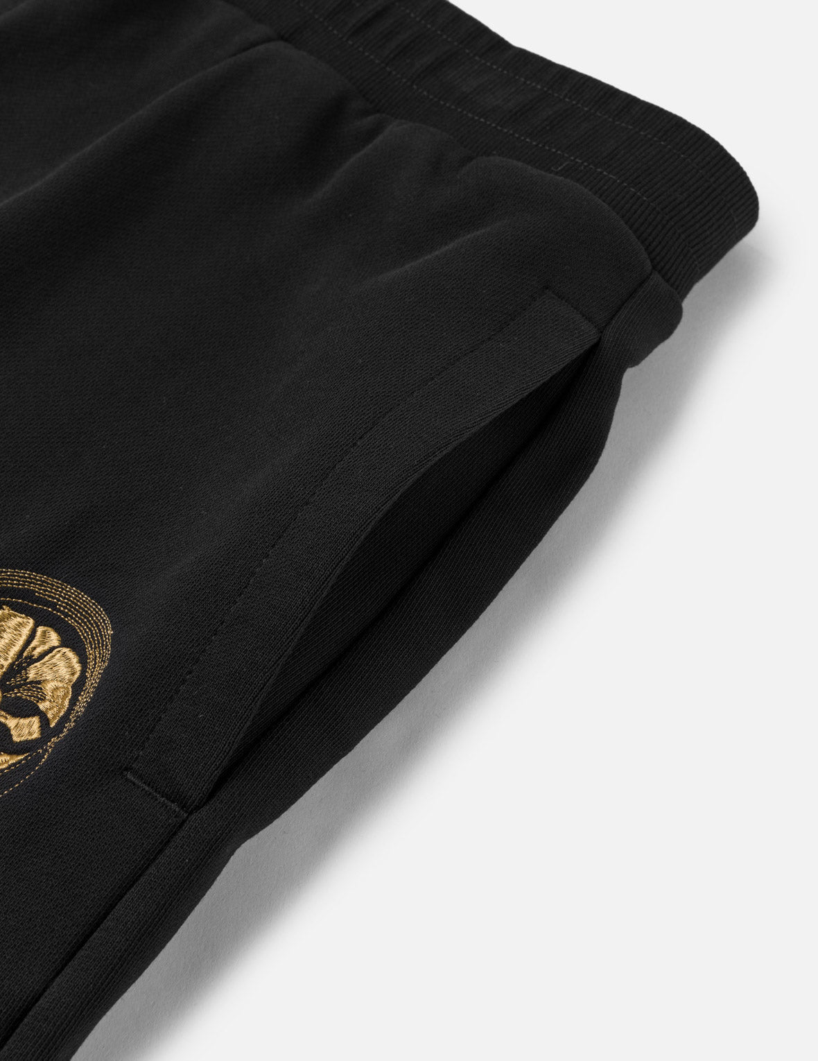 Kamon and Logo Embroidery Sweatshorts