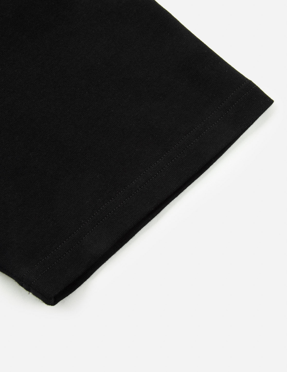 多重印花和多重口袋常规版型T恤