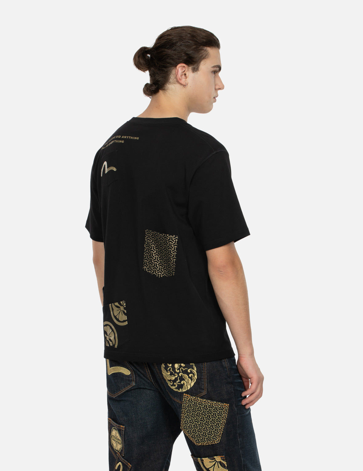 多重印花和多重口袋常规版型T恤