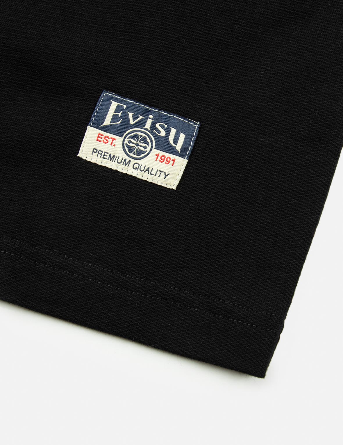 多重印花和多重口袋常规版型T恤