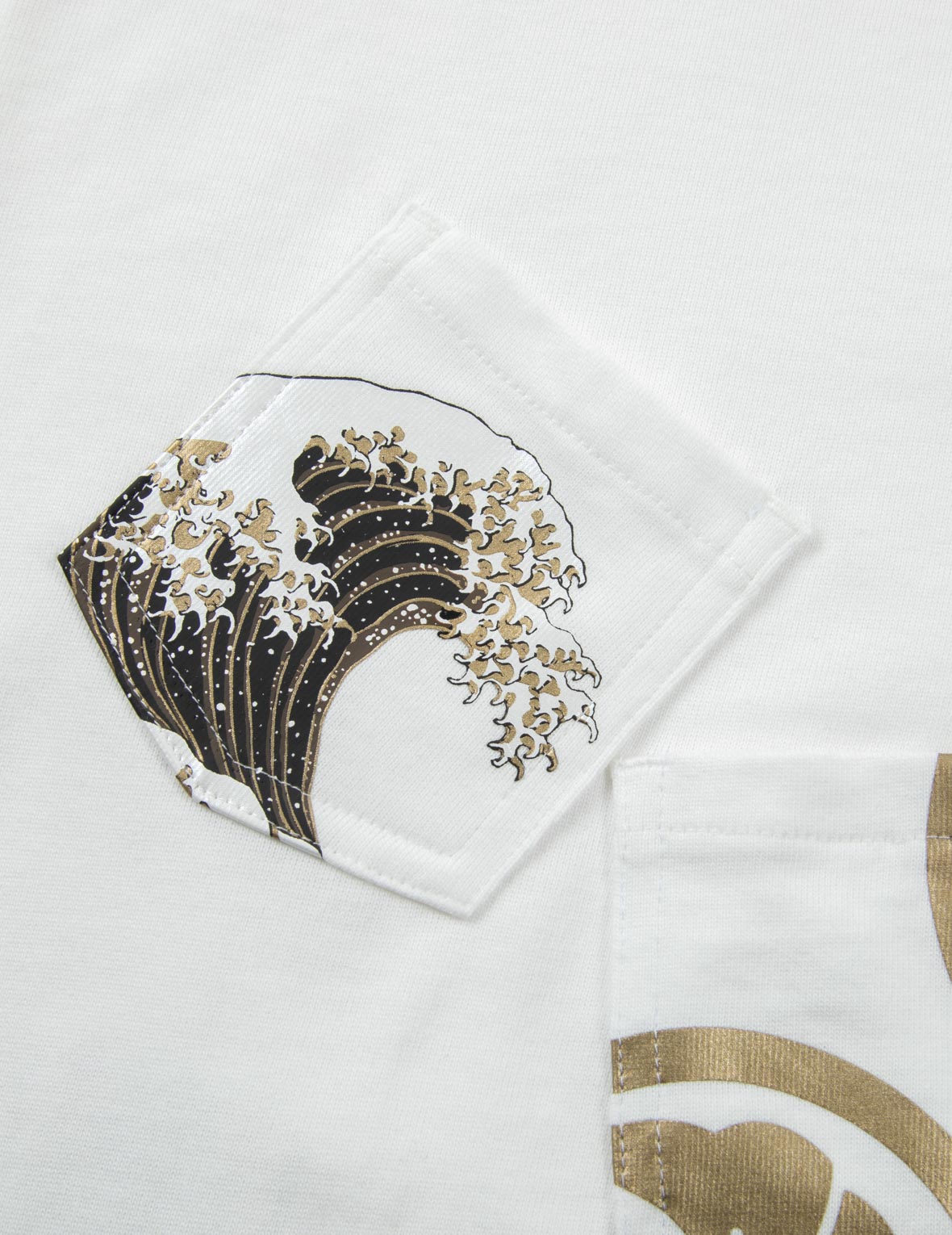 多重印花和多重口袋常规版型T恤