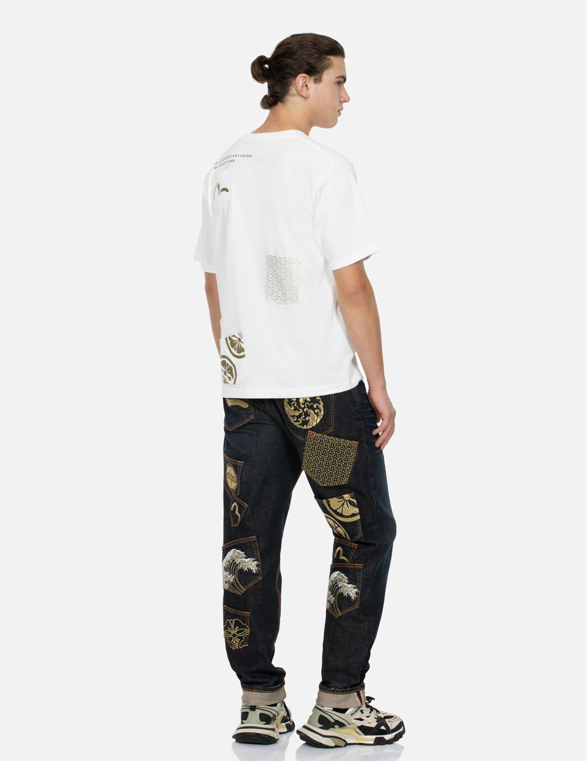 多重印花和多重口袋常规版型T恤