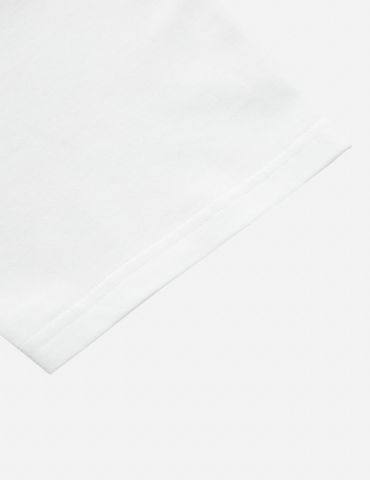 多重印花和多重口袋常规版型T恤