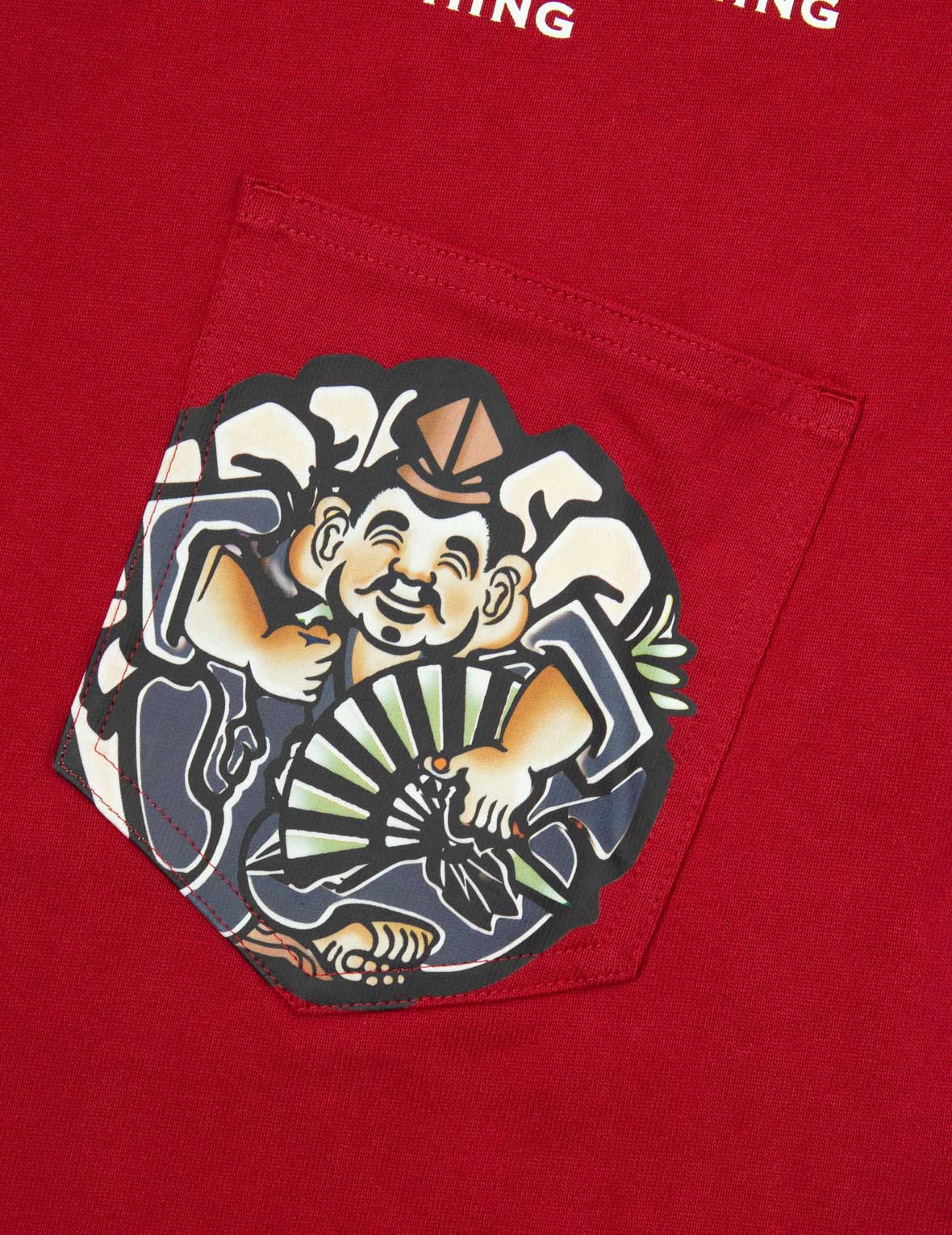 多重印花和多重口袋宽版休闲T恤