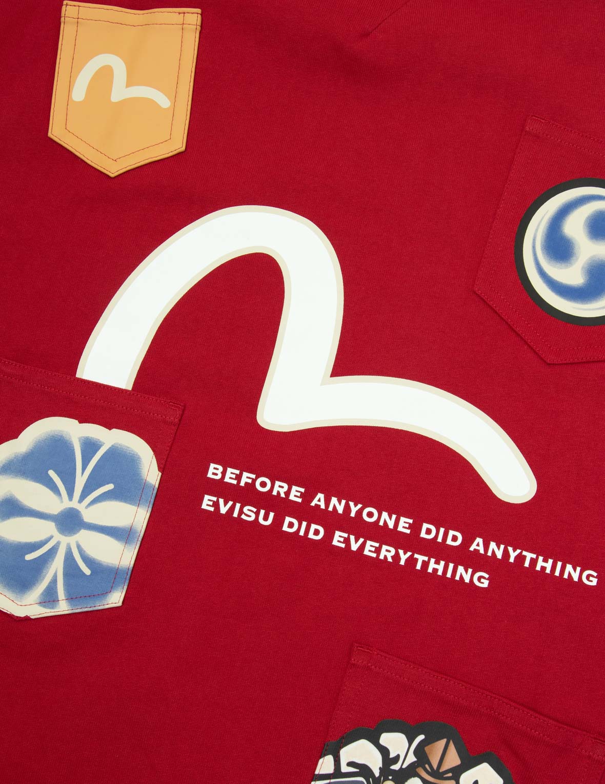 多重印花和多重口袋宽版休闲T恤