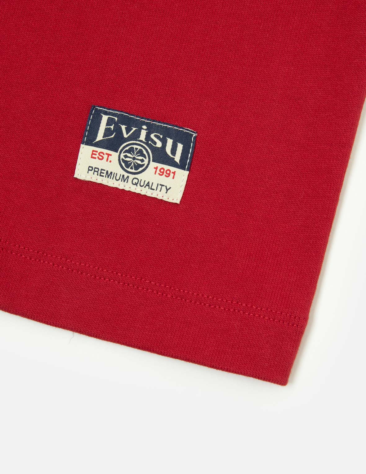 多重印花和多重口袋宽版休闲T恤