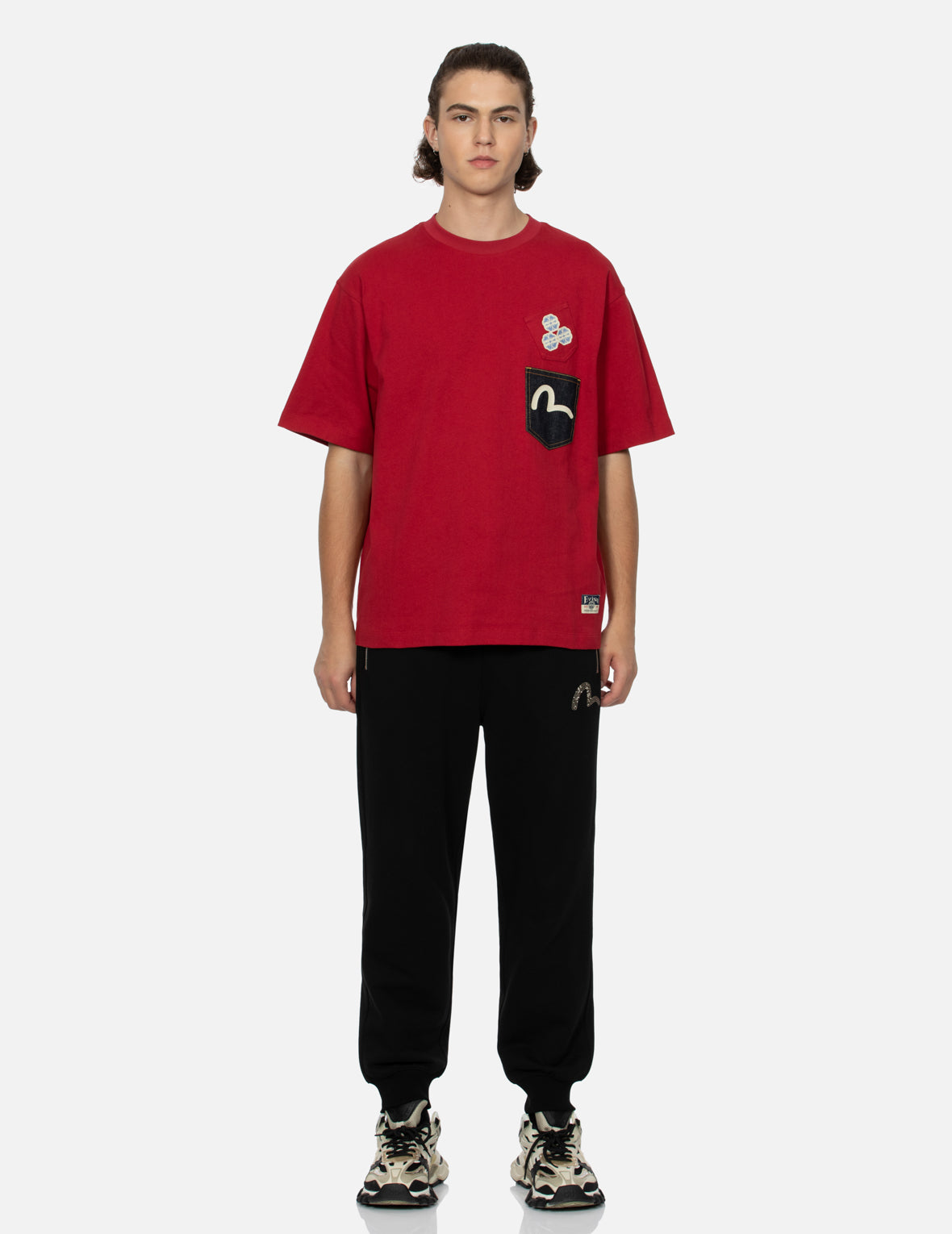 多重印花和多重口袋宽版休闲T恤