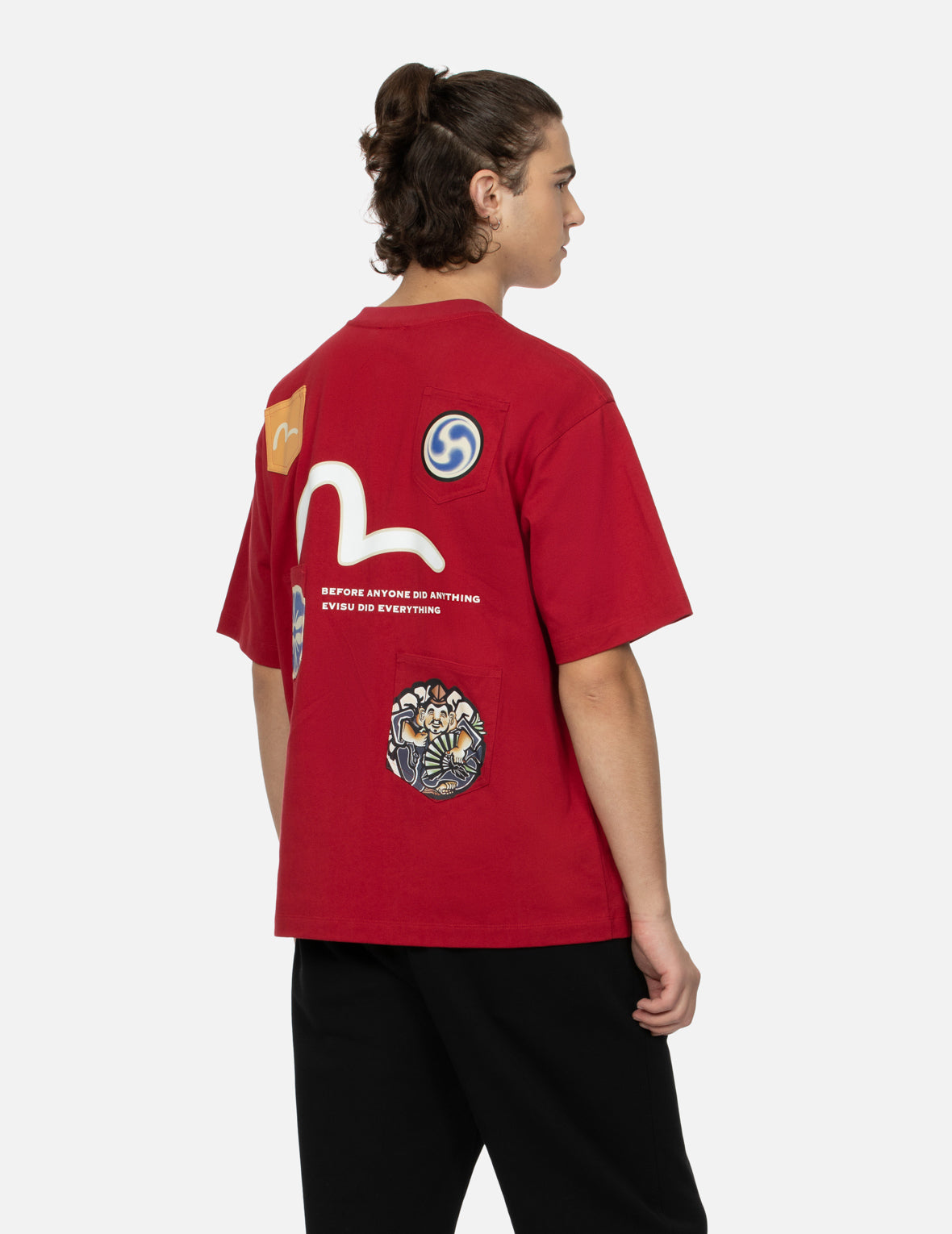 多重印花和多重口袋宽版休闲T恤