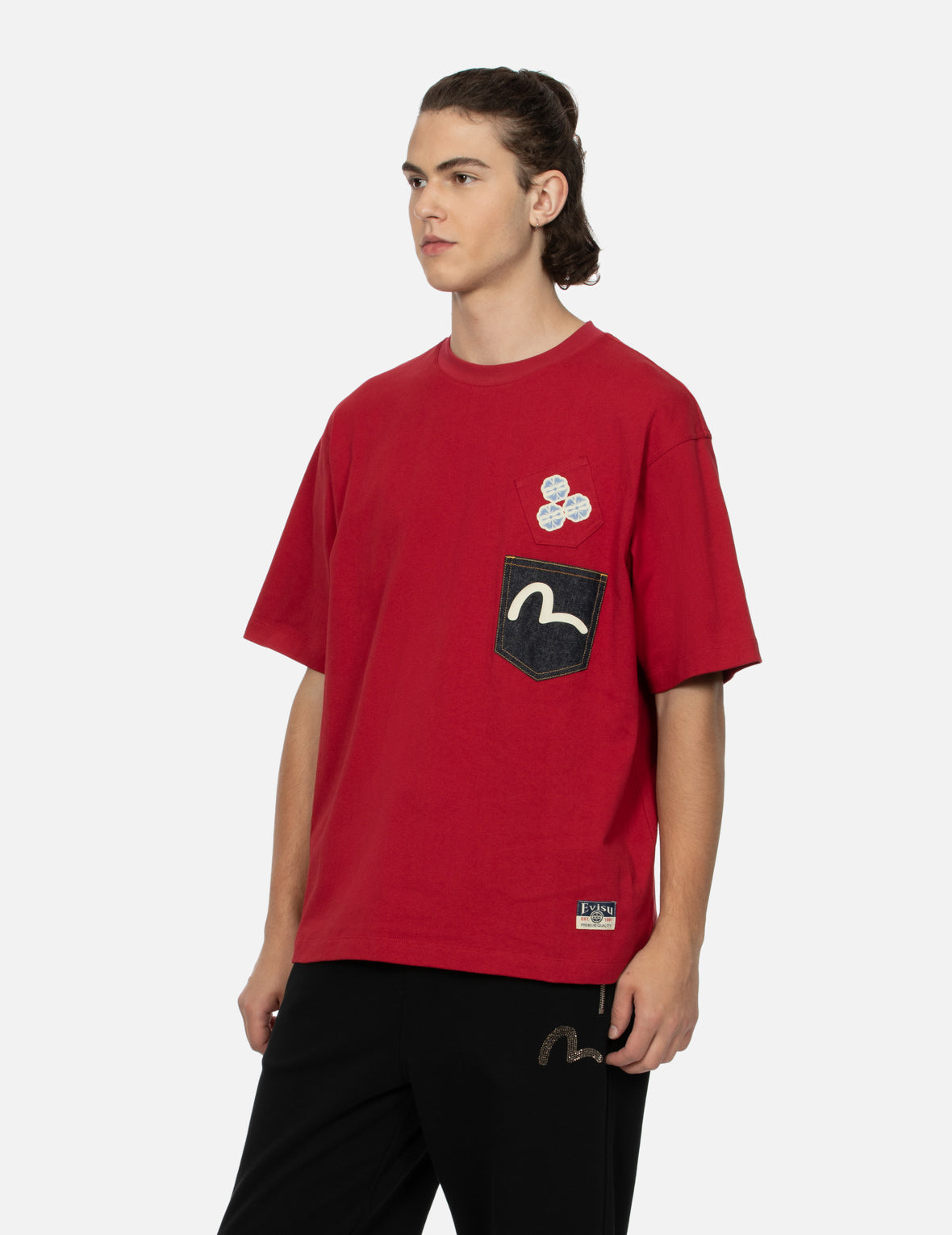 多重印花和多重口袋宽版休闲T恤