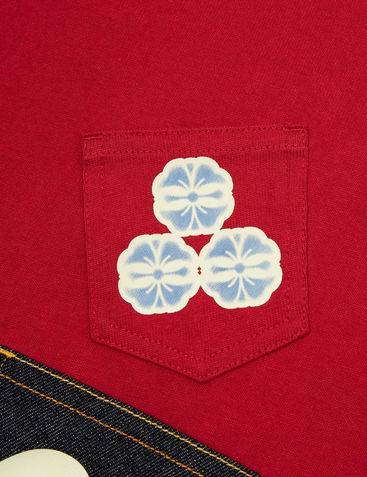 多重印花和多重口袋宽版休闲T恤