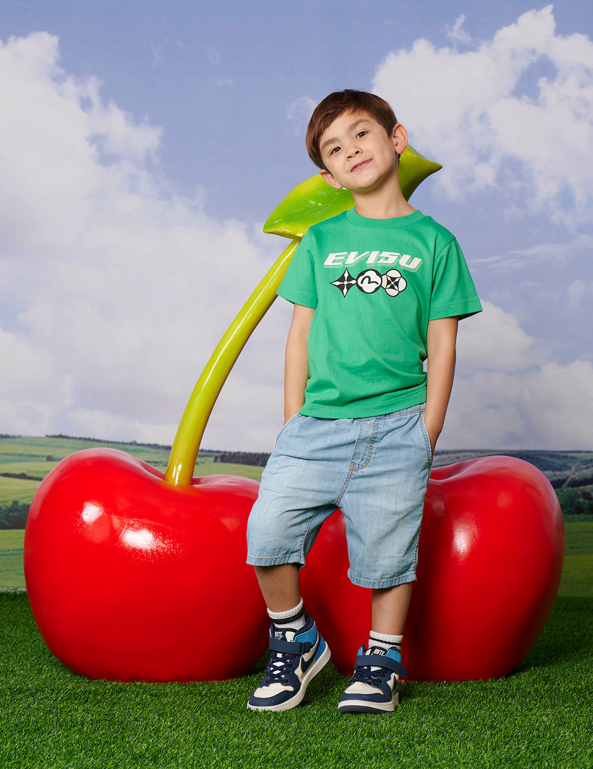 Seagull Print and Overlapping Multi-Pocket Regular Fit Denim Shorts