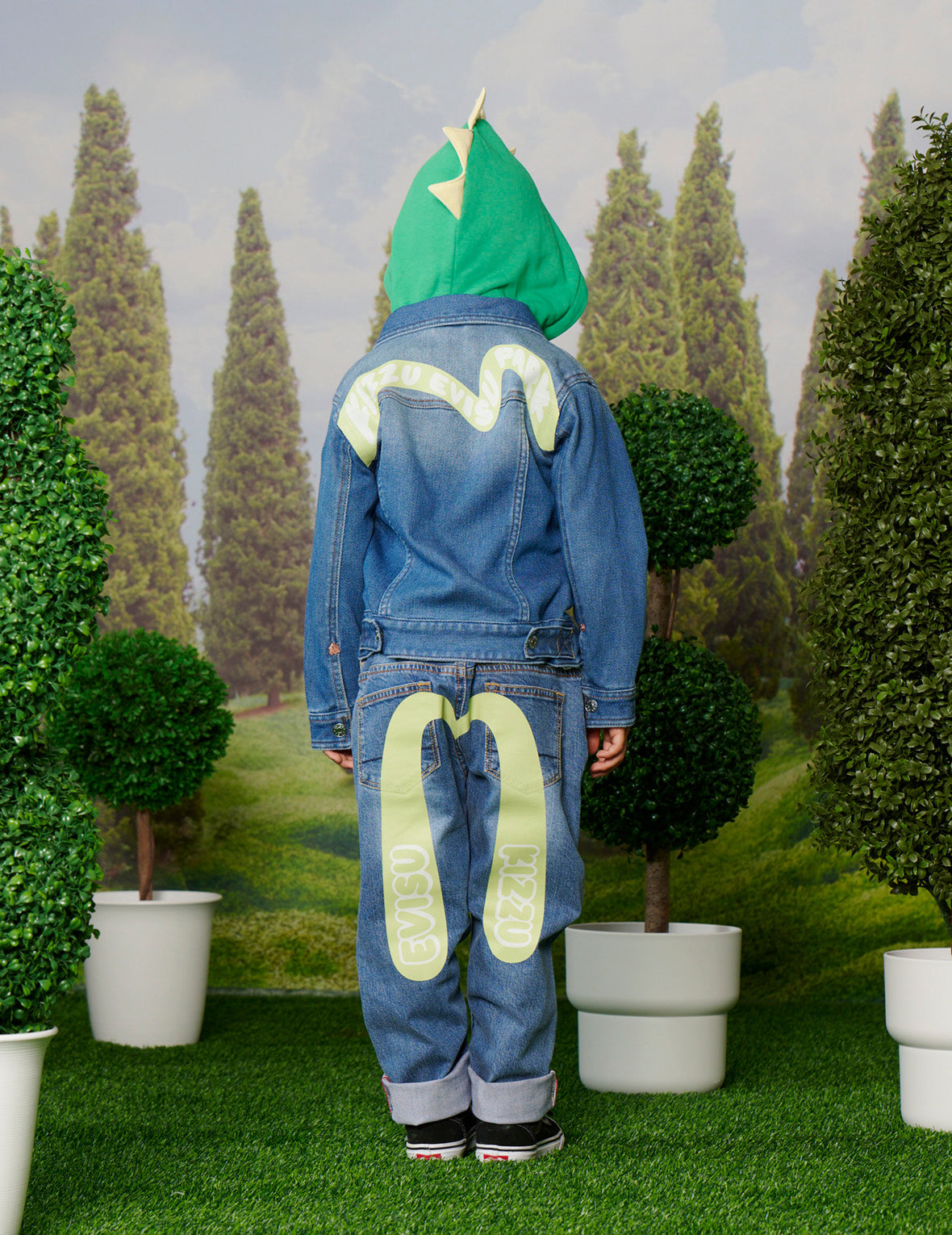 大M印花常规版型牛仔裤