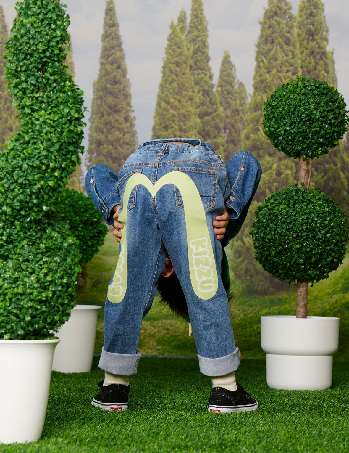 大M印花常规版型牛仔裤