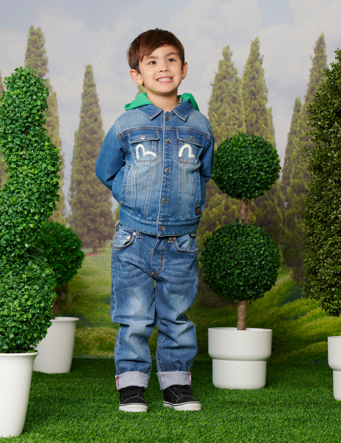 大M印花常规版型牛仔裤