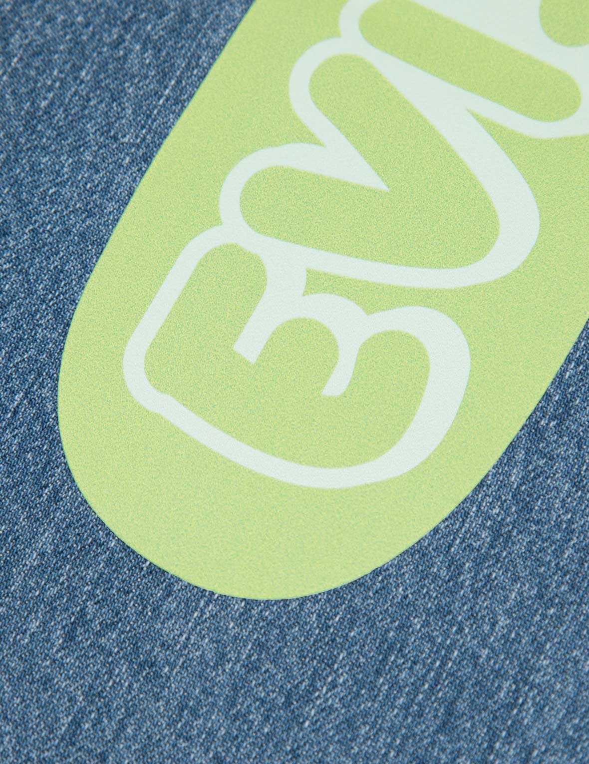 大M印花常规版型牛仔裤