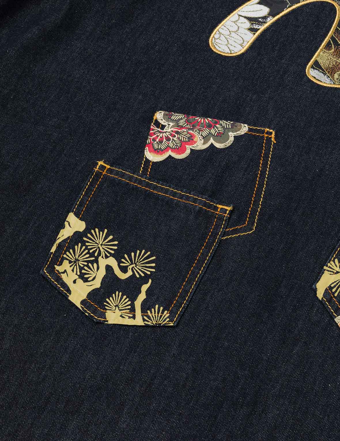 多口袋和织锦海鸥刺绣常规版型牛仔衬衣