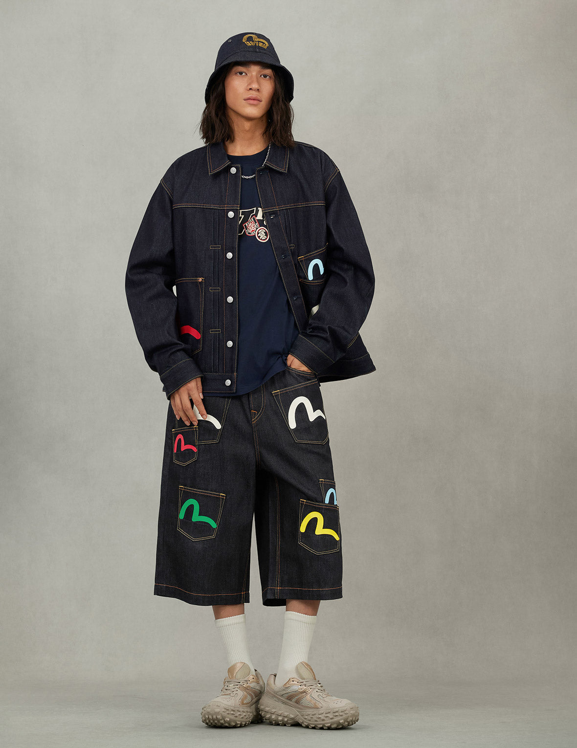 海鸥印花和多口袋时尚版型牛仔短裤