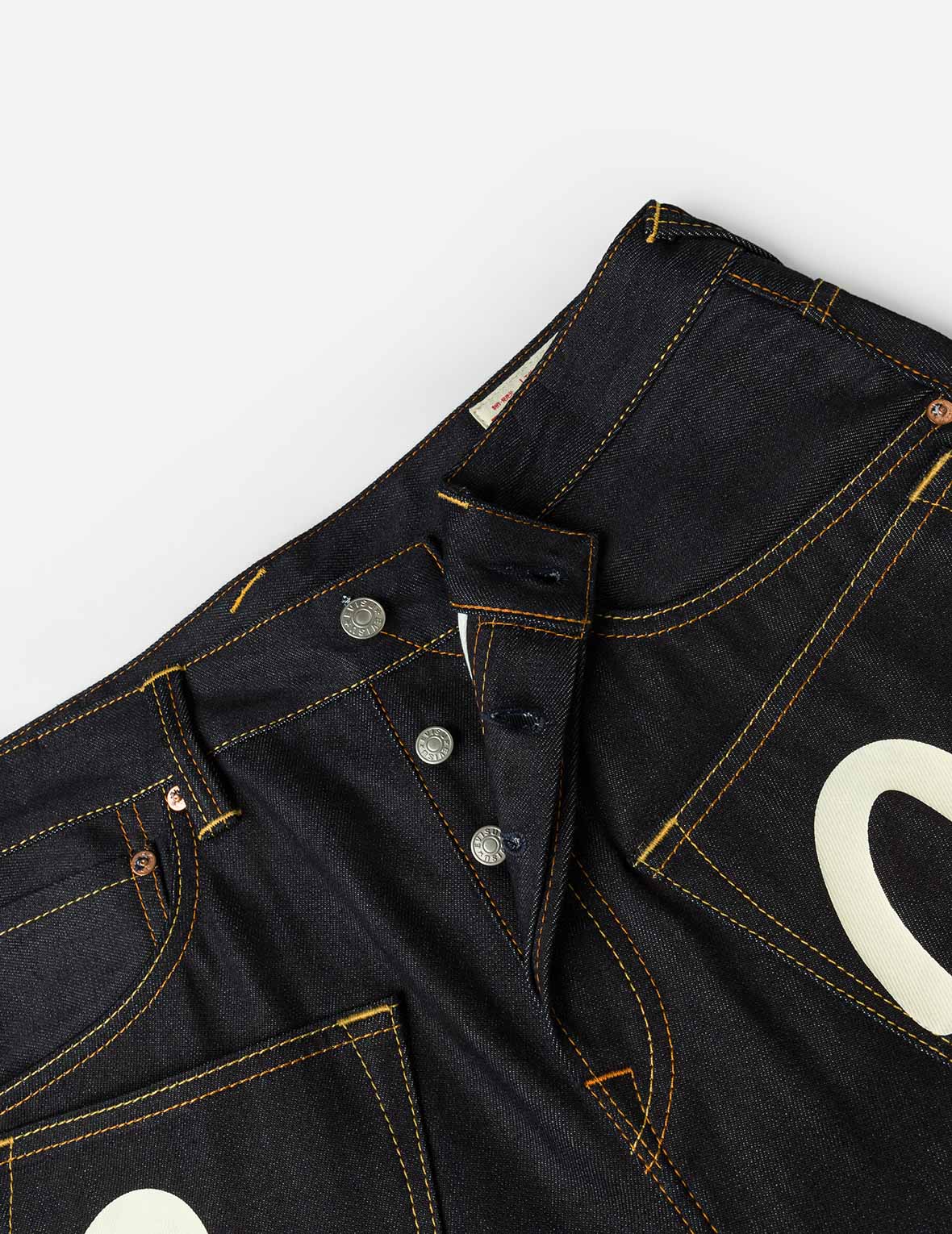 海鸥印花和多口袋时尚版型牛仔短裤