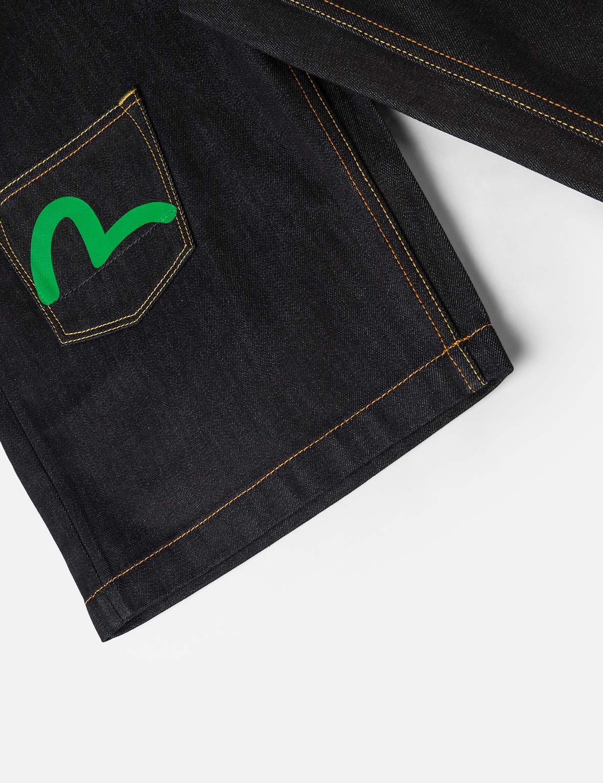 海鸥印花和多口袋时尚版型牛仔短裤