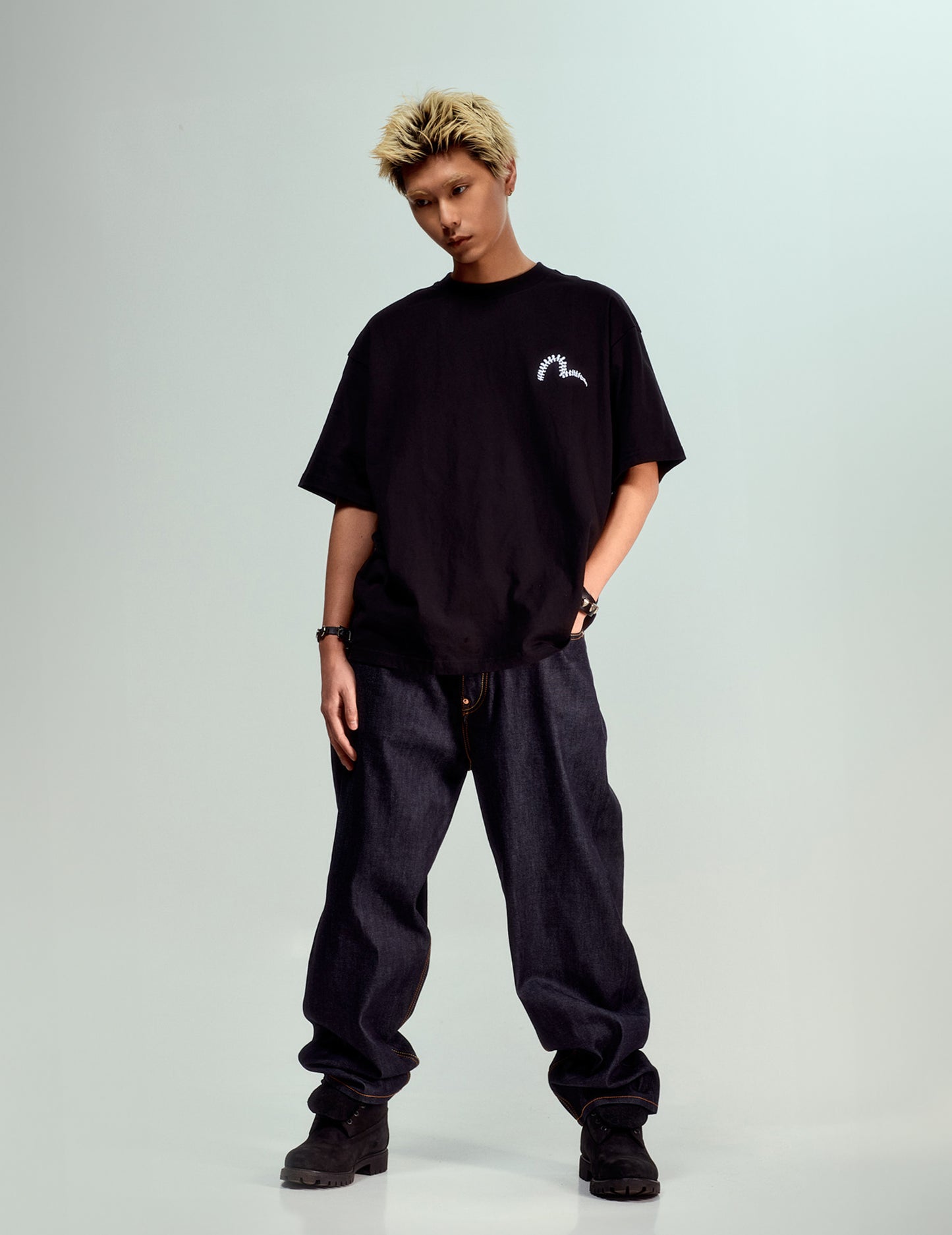 红色大M印花宽松版型牛仔裤 #2038