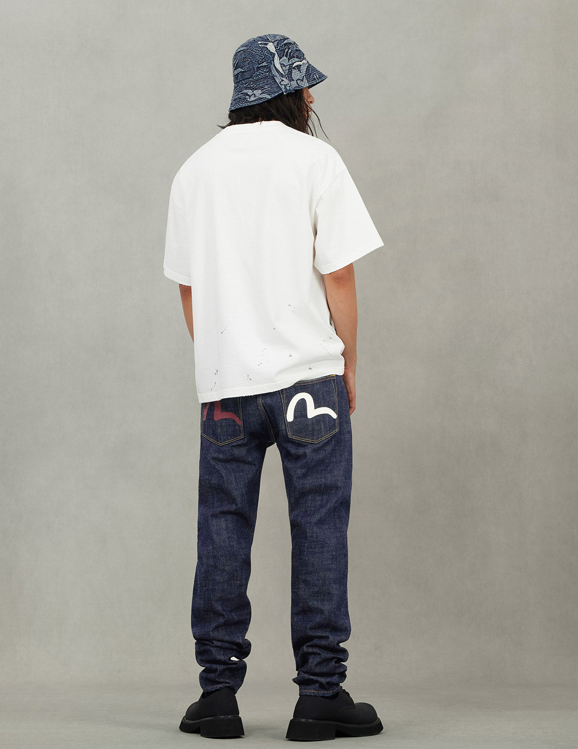 Graffiti-Style Seagull and Logo Print Relax Fit T-Shirt