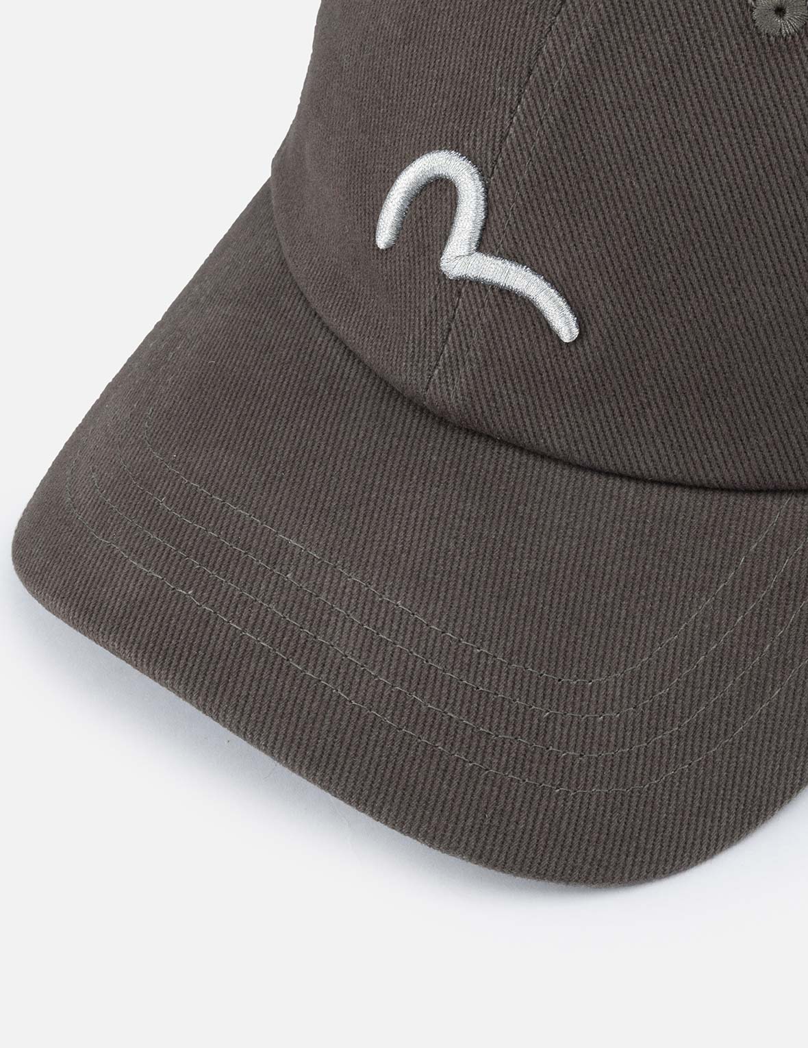 海鸥和商标刺绣鸭舌帽