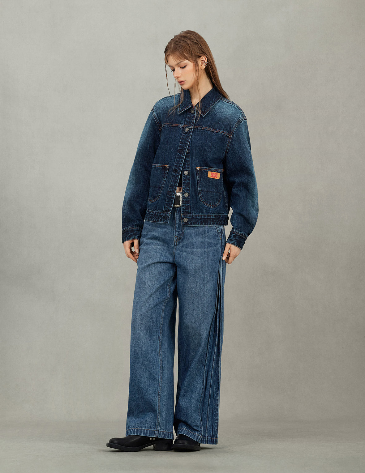 Seagull Embossed Fashion Fit Pleated Jeans
