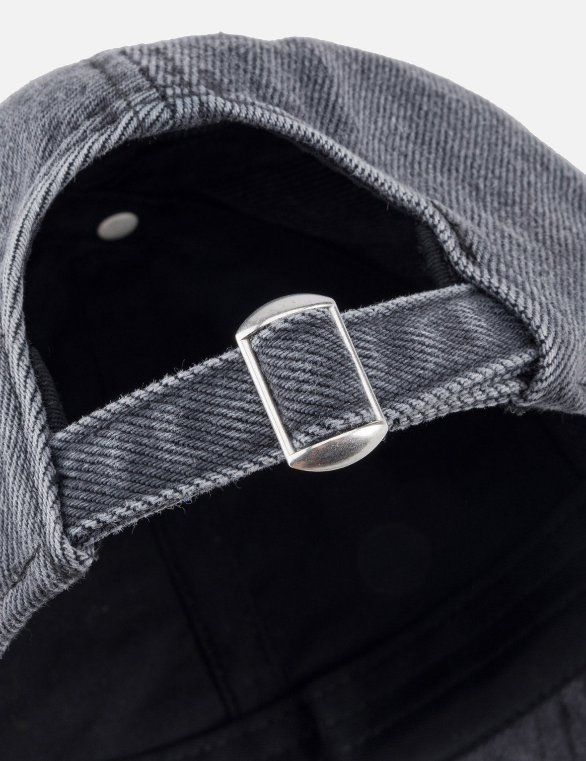 工人刺绣做旧牛仔帽