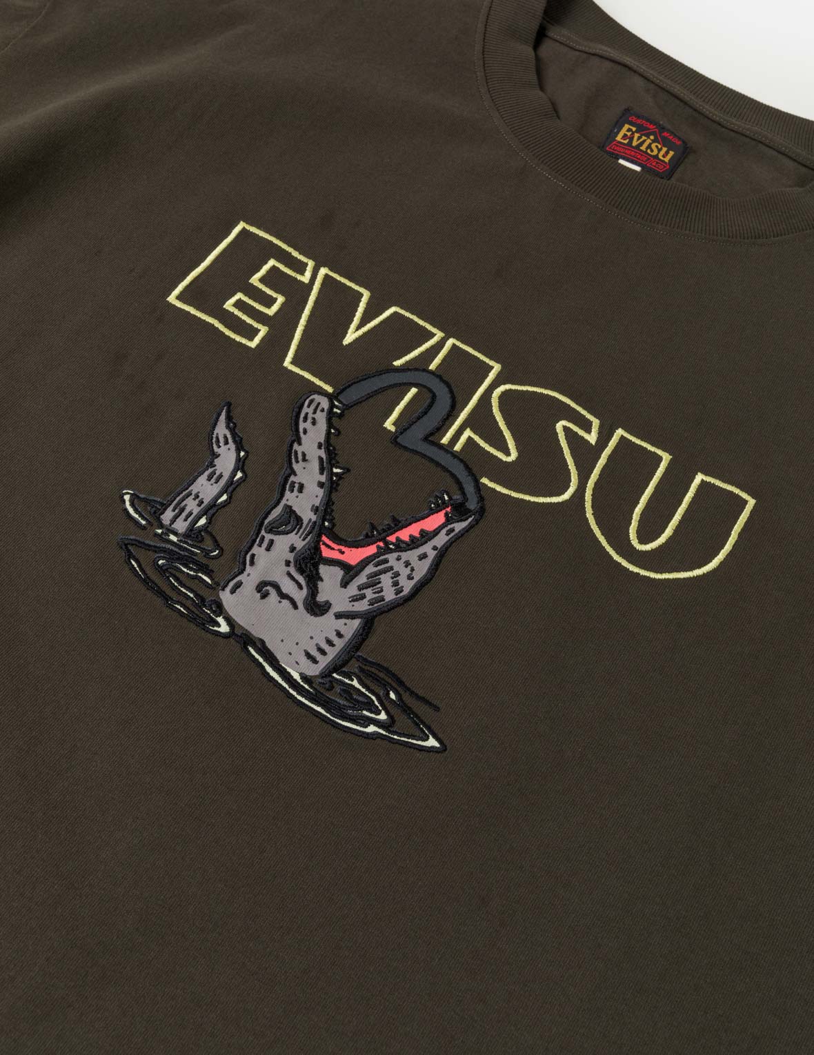 Alligator vs Seagull Outlined Embroidery T-shirt