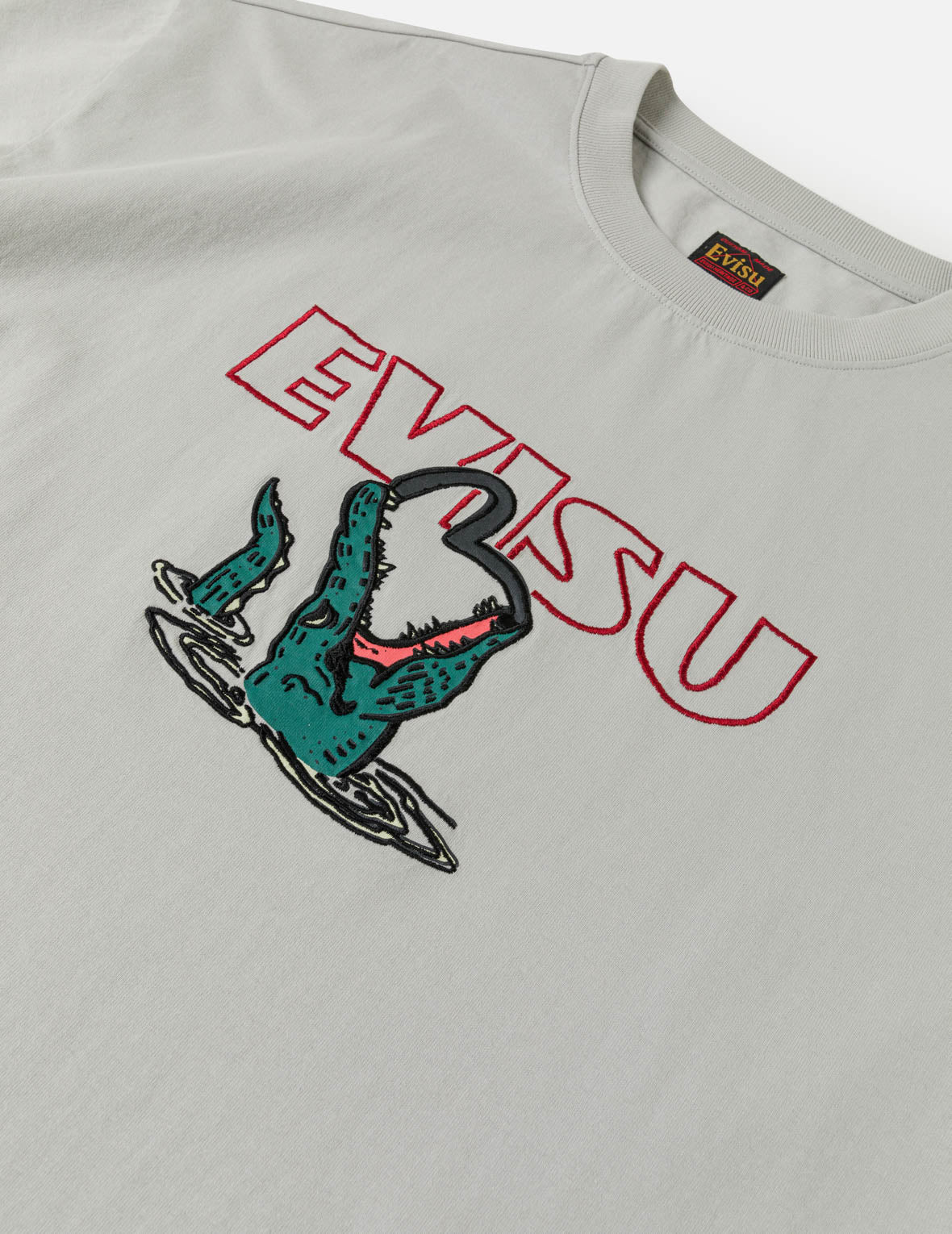 Alligator vs Seagull Outlined Embroidery T-shirt