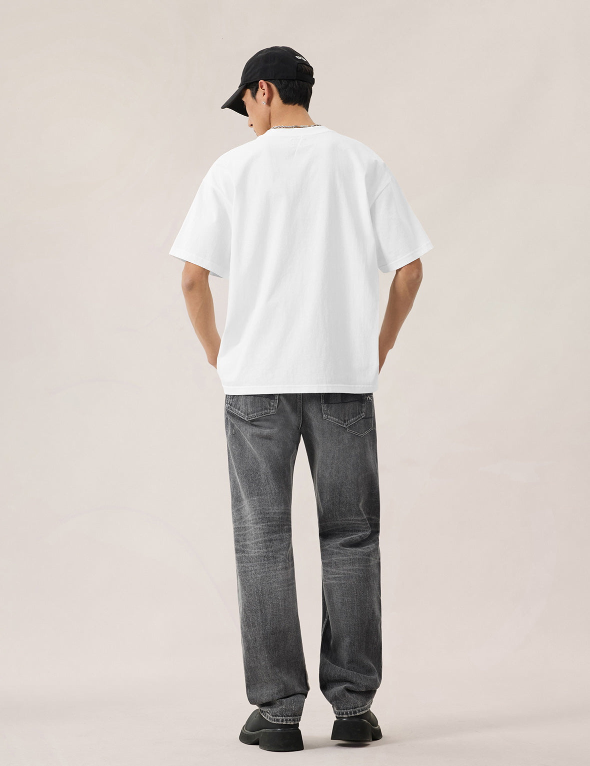 Black Palette Seagull Embroidery Jeans #2020