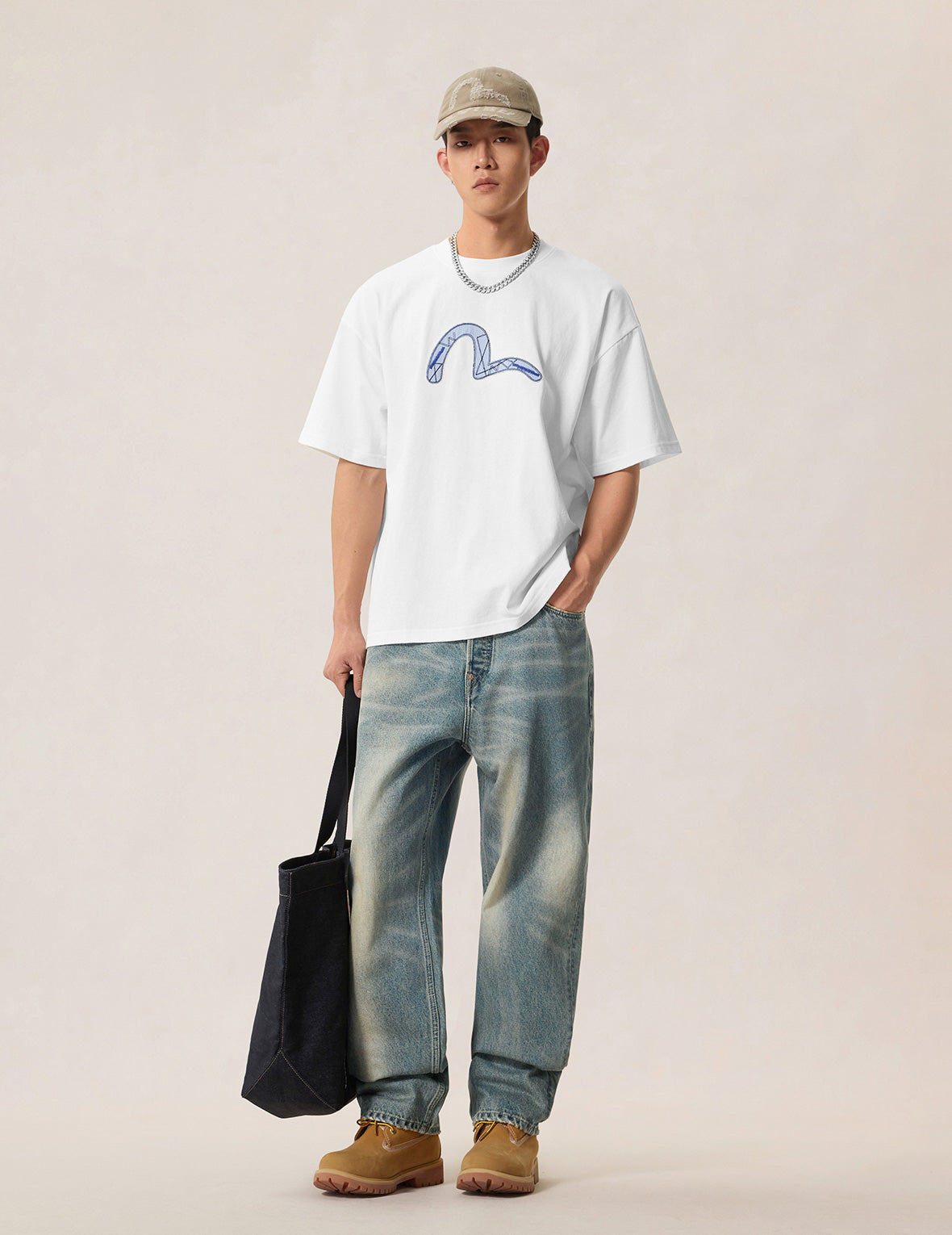 Fabric-mix Patchwork Seagull and Logo Applique T-shirt