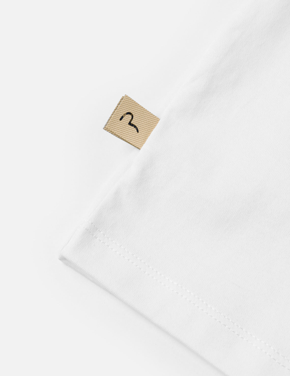 Devil-heart-shaped Seagull Emboss T-shirt